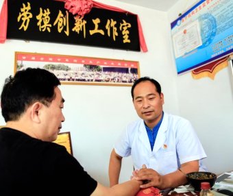 河南开封：乡村医生坚守医者初心 扎根基层为民